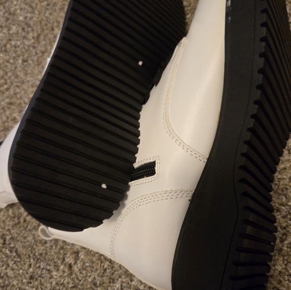 Madden Girls - NEW - Picture 3 of 4